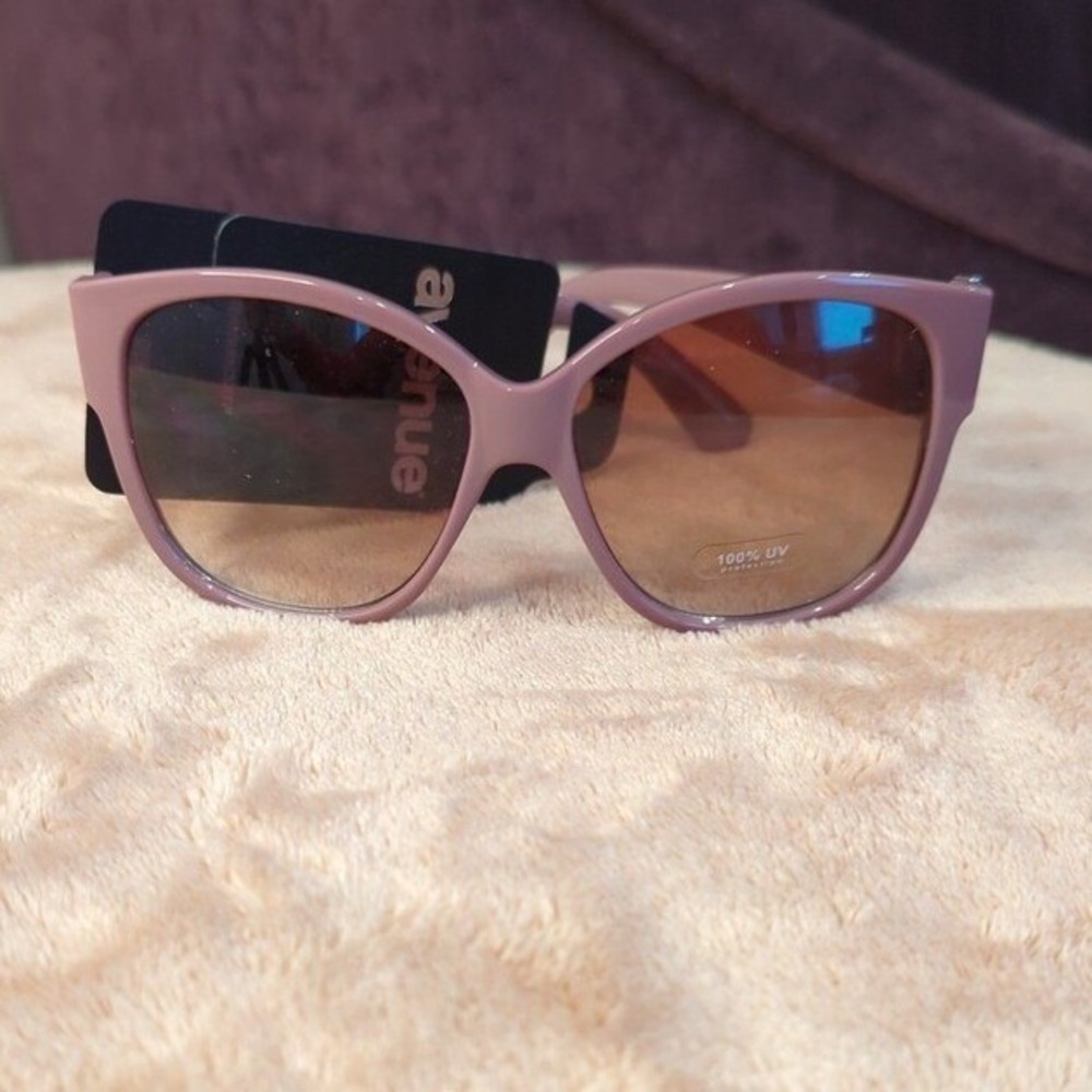 Coquette Soft Girl Avenue NWT Mauveโ & Pearl Embellished Oversized Sunglasses